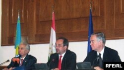 Tajik Foreign Minister Hamrokhon Zarifi with EU President and Czech Foreign Minister Jan Kohout and EU diplomat Pierre Morel (left to right) in Dushanbe on May 30.