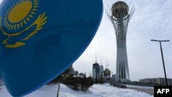 Центр Астаны, вид на монумент «Байтерек». 22 января 2017 года. 