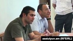 Գևորգ Սաֆարյանն ու փաստաբան Տիգրան Հայրապետյանը դատարանի դահլիճում, արխիվ: