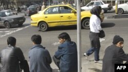 Temporary manual workers await work in the Iranian capital, Tehran. (file photo)