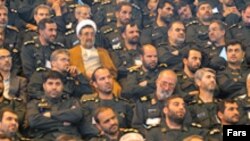 اين تشکيلات که در سال های اخير چندين بار از سوی اصلاح طلبان ايران به دخالت مستقيم و غير مستقيم در عرصه سياست روز ايران متهم شده است، از پشتوانه مالی جمهوری اسلامی بهره می برد.