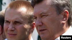 Олександр (л) і Віктор Януковичі (фото архівне)