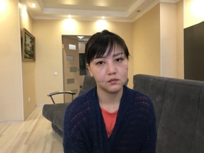 Жасырын камера нудисті мастурбация жасайды