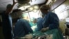 Pamje nga një operacion i kryer në Qendrën Klinike Universitare të Kosovës. Fotografi nga arkivi.