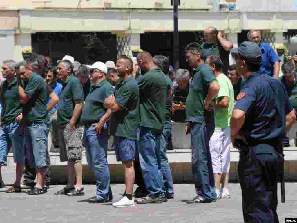 FOTO: Savo Prelević - Štrajk radnika nikšićkih Rudnika boksita, 12. jul 2010.