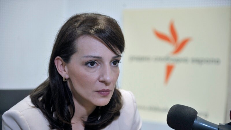 Marinika Tepić pokazala dokument za koji tvrdi da je ugovor između Telekoma i vlasnika ‘Kurira’