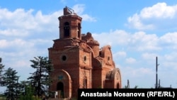 Разрушенная церковь в селе Пески 