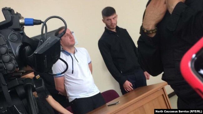 Арсен Сланов и Зелим Албегов в зале суда в день оглашения приговора 4 сентября