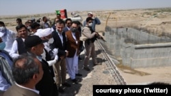 Afghan President Ashraf Ghani (in turban) visits construction of Kamal Khan Dam in Nimruz Province on July 26.