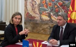 EU foreign policy chief Federica Mogherini (left) talks with Macedonian President George Ivanov during her visit to Skopje on March 2.