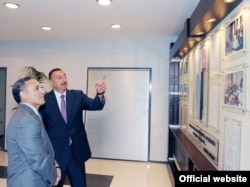 İlham Əliyev və Əflatun Amaşov Mətbuat Şurasının yeni binasının açılışında