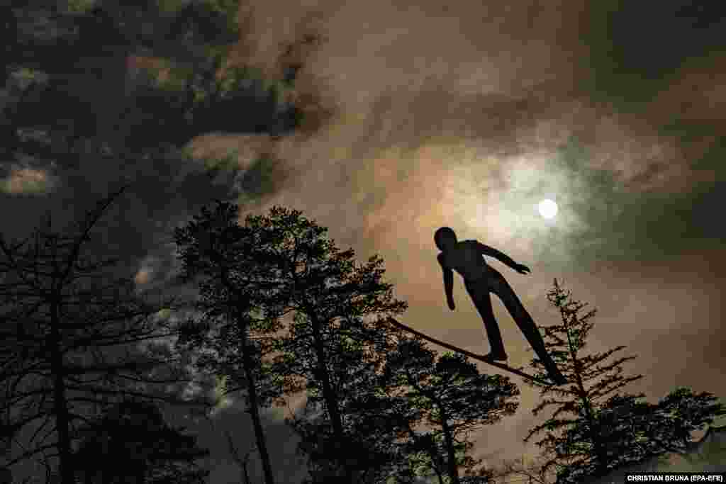 Dmytro Mazurchuk of Ukraine soars through the air during a ski-jumping event at the Nordic Skiing World Championships in Innsbruck. (e-a-EFE/Christian Bruna)