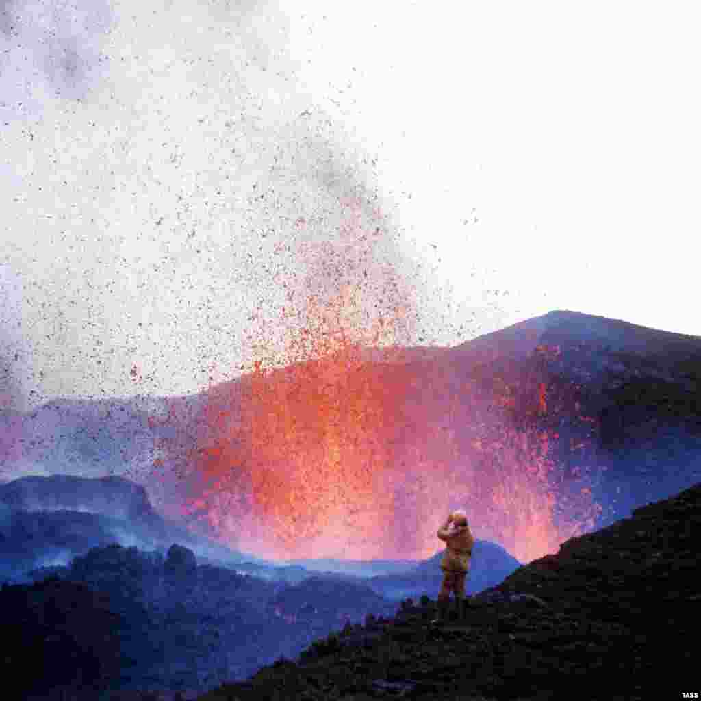 Plosky Tolbachik erupts on October 1, 1975.