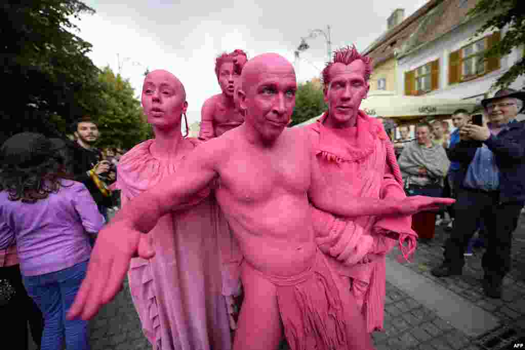 Members of the LJUD group from Slovenia performs a show called "Invasion" on a street in Sibiu, Romanian, 300 kilometers from Bucharest, during the opening of the International Sibiu Theatre Festival. (AFP/Sebastian Marcovici)