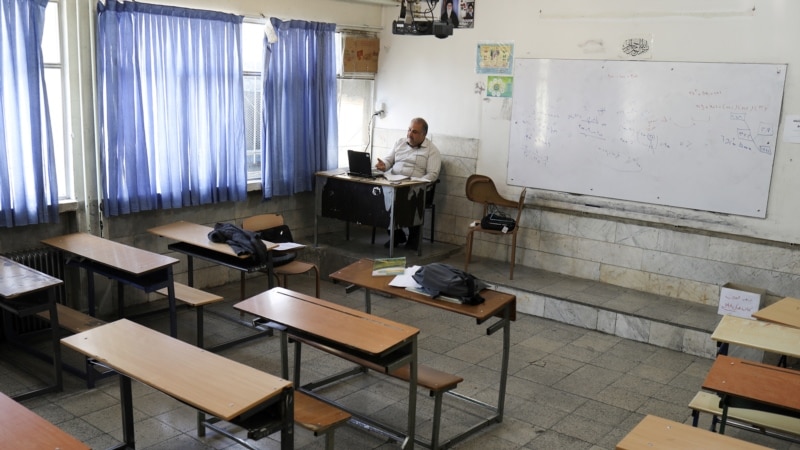 مرکز آمار ایران: حدود ۹۳۰ هزار دانش‌آموز در سال گذشته ترک تحصیل کردند 