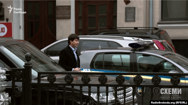 Народний депутат Юрій Солод також не має автомобіля в декларації, але на роботу приїжджає на машині