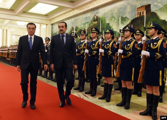 Қазақстанның сол кездегі премьер-министрі Кәрім Мәсімов қытайлық әріптесімен бірге Пекиндегі салтанатты шаралардың бірінде. 2015 жыл.