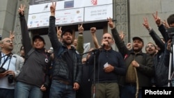 Armenia - Nikol Pashinian and senior members of his Civil Contract party start nonstop anti-government protests in Yerevan, April 13, 2018.