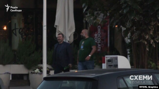 Депутат Шипко вийшов з офісу в компанії Тімура Міндіча