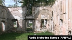 Џамијата во Прилеп, што беше опожарена за време на конфликтот во 2001 година.