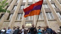 Armenia -- Supporters of Prime Minister Nikol Pashinian block the entrance to the Constitutional Court buildin in Yerevan, May 20, 2019.