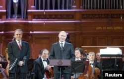 Vladimir Putin și Valeri Gergiev la ceremonia de deschidere a Concursul Ceaikovski în 2011