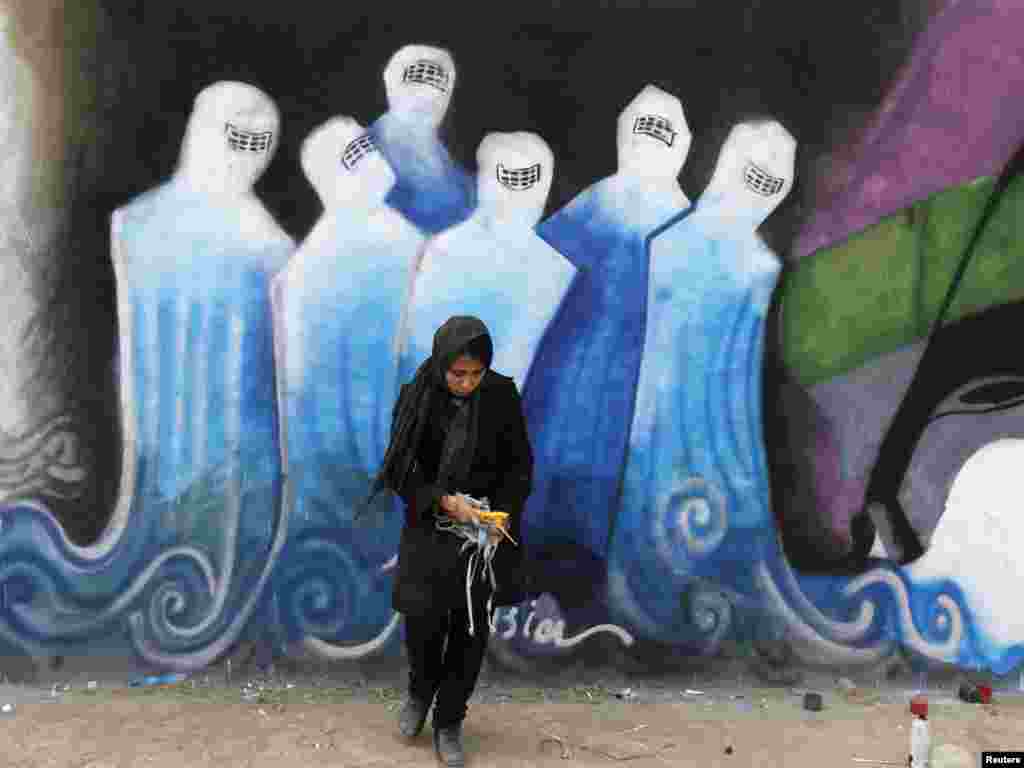 Afghanistan - Grafiti u Kabulu, 19.12.2010. Foto: Reuters / Omar Sobhani 