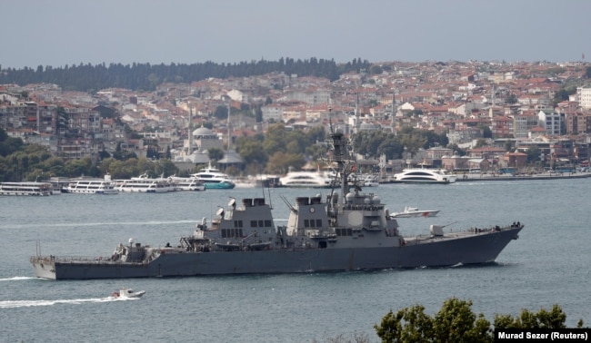 Проход ракетного эсминца ВМС США "Портер" через Босфорский пролив, 2019 год