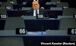 Italijanski poslanik u Evropskom parlamentu Silvio Berluskoni prisustvuje sednici glasanja za izbor novog predsednika Evropskog parlamenta tokom prve plenarne sednice novoizabrane Evropske skupštine u Strazburu, Francuska, 3. jula 2019.