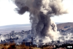 Після одного з повітряних ударів по ісламістах у Кобане, 8 жовтня 2014 року