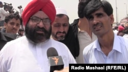 Sardar Soran Singh (left) being interviewed by Radio Mashaal. (file photo)