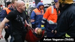 Экстренная помощь пострадавшим при взрыве в метро в Санкт-Петербурге. 3 апреля 2017 