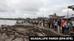 Архивска фотографија: Оштетен пат по земјотрес во Перу во 2019 година