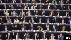 Европарламент резолюцияга добуш берүүдө