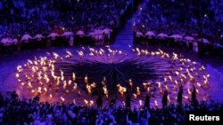 Во время церемонии открытия Олимпиады 2012 года в Лондоне. 27 июля 2012 г