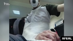 Полицейский сломал плечо журналисту Давиду Френкелю на участке для голосования