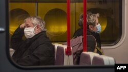 Уряд Чехії розширив коло осіб, яким можна не вдягати захисні маски в громадських місцях