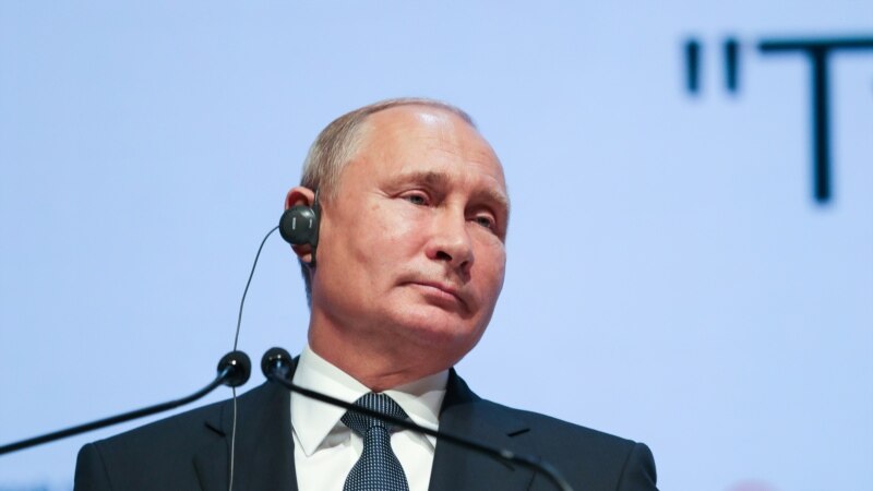 Путин разгледува одговор на можното излегување на САД од спогодбата за вооружување