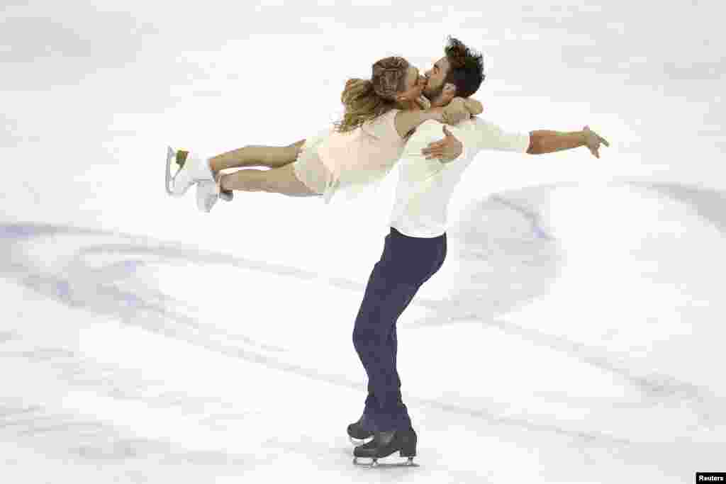 France's Gabriella Papadakis and Guillaume Cizeron compete at the World Figure Skating Championship in Shanghai on March 27 (Reuters/Aly Song)