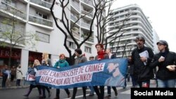 Баннер в поддержку Кольченко на первомайской демонстрации в Париже