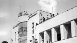 A royalist tank moves into the courtyard of Tehran Radio a few minutes after pro-shah troops occupied the place during the ouster of Prime Minister Mohammad Mossadegh and his government, August 19, 1953