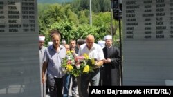 Cvijeće za bošnjačke civilne žrtve