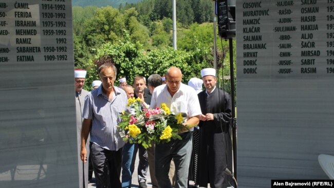 Cvijeće za bošnjačke civilne žrtve