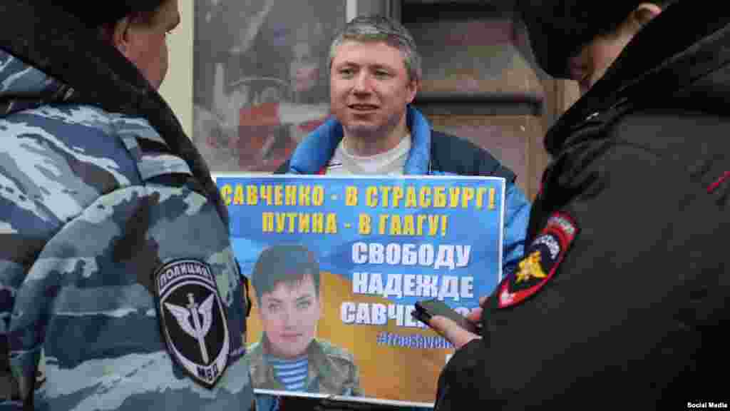 &laquo;Савченко в Страсбург, Путіна в Гаагу!&raquo;. Акція на підтримку української льотчиці Надії Савченко в російському Петербурзі, 6 березня 2016 року​