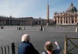 Безлюдна через обмеження площа Святого Петра, Рим/Ватикан, 10 березня 2020 року