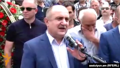 Former Karabakh Army Chief Greeted By Supporters