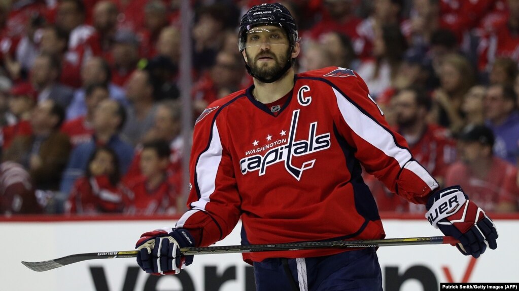 gay-nhl-hockey-players-room