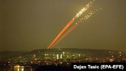 Yugoslav antiaircraft fire during NATO air raids over Belgrade on May 27, 1999