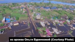 Поселок Октябрьский в Иркутской области России после наводнения
