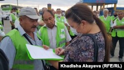 Забастовка работников транспортной компании Semey Bus. Семей, Восточно-Казахстанская область, 10 августа 2020 года.
